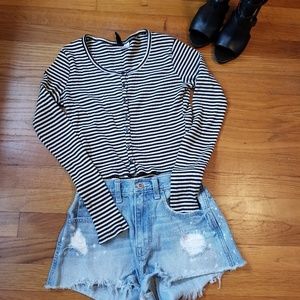 Divided Long Sleeved Crop atop